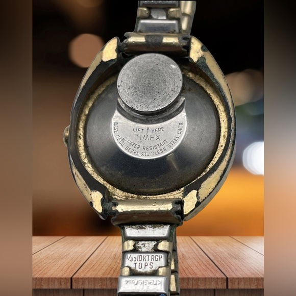 1974- Timex Electric Ladies Watch with Gold Embossed Flower Dial -10K Gold rolld - Picture 2 of 4